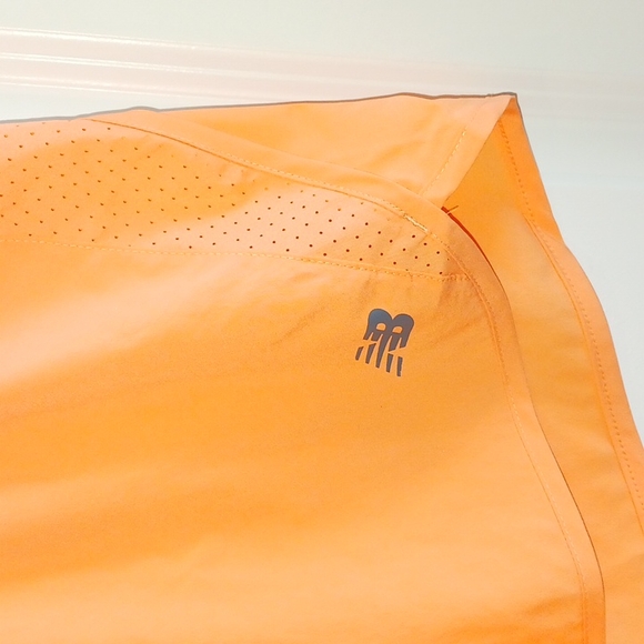 NWT New Balance - Woven Active Shorts - Picture 4 of 6